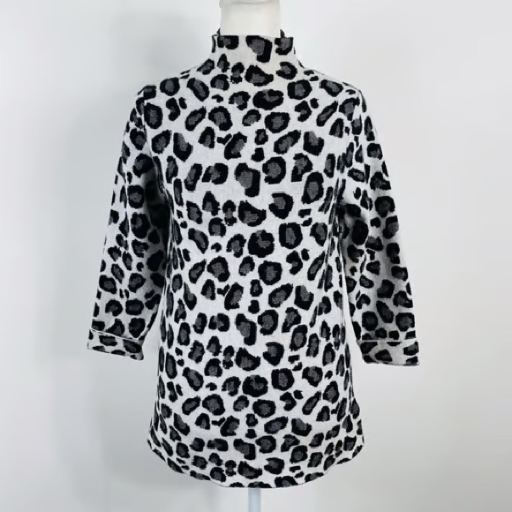 Women's Tahari gray/black leopard print mock neck sweater